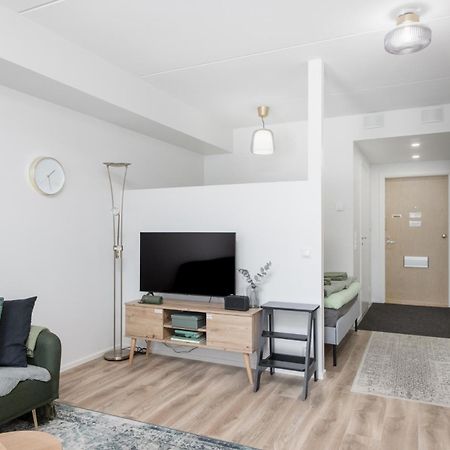 New Studio Apartment With Free Parking Kuopio Bagian luar foto