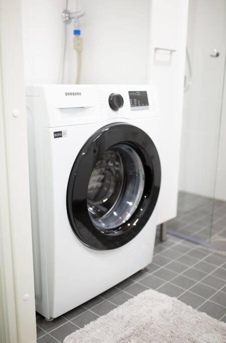 New Studio Apartment With Free Parking Kuopio Bagian luar foto